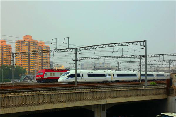 K5911次“桂行天下”赏花专列启程