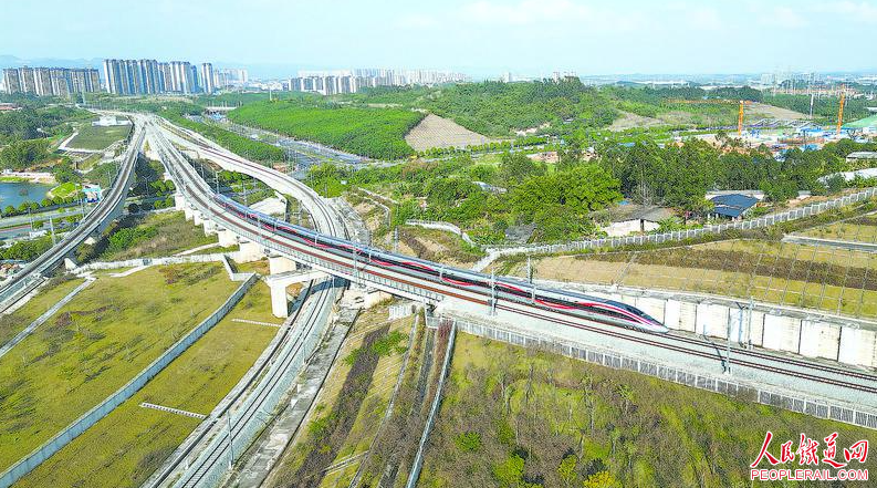 铁道绘美景 旅途藏温情——从铁路作品展看见流动的中国